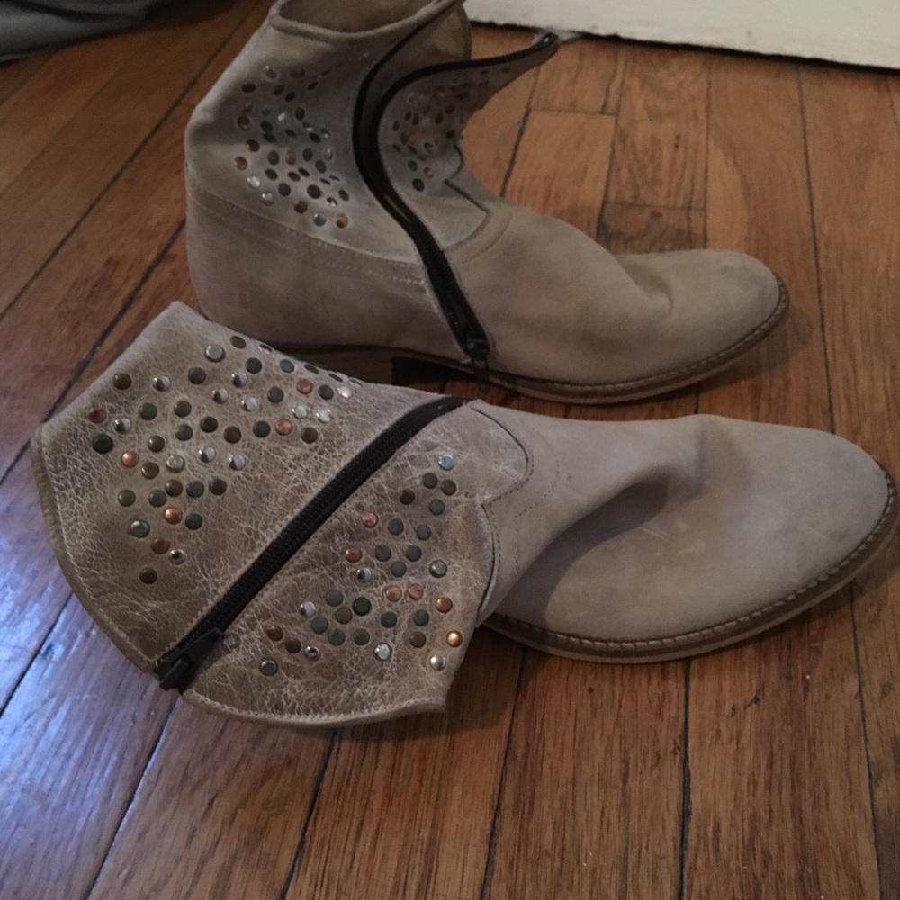 Embellished 100% leather boots